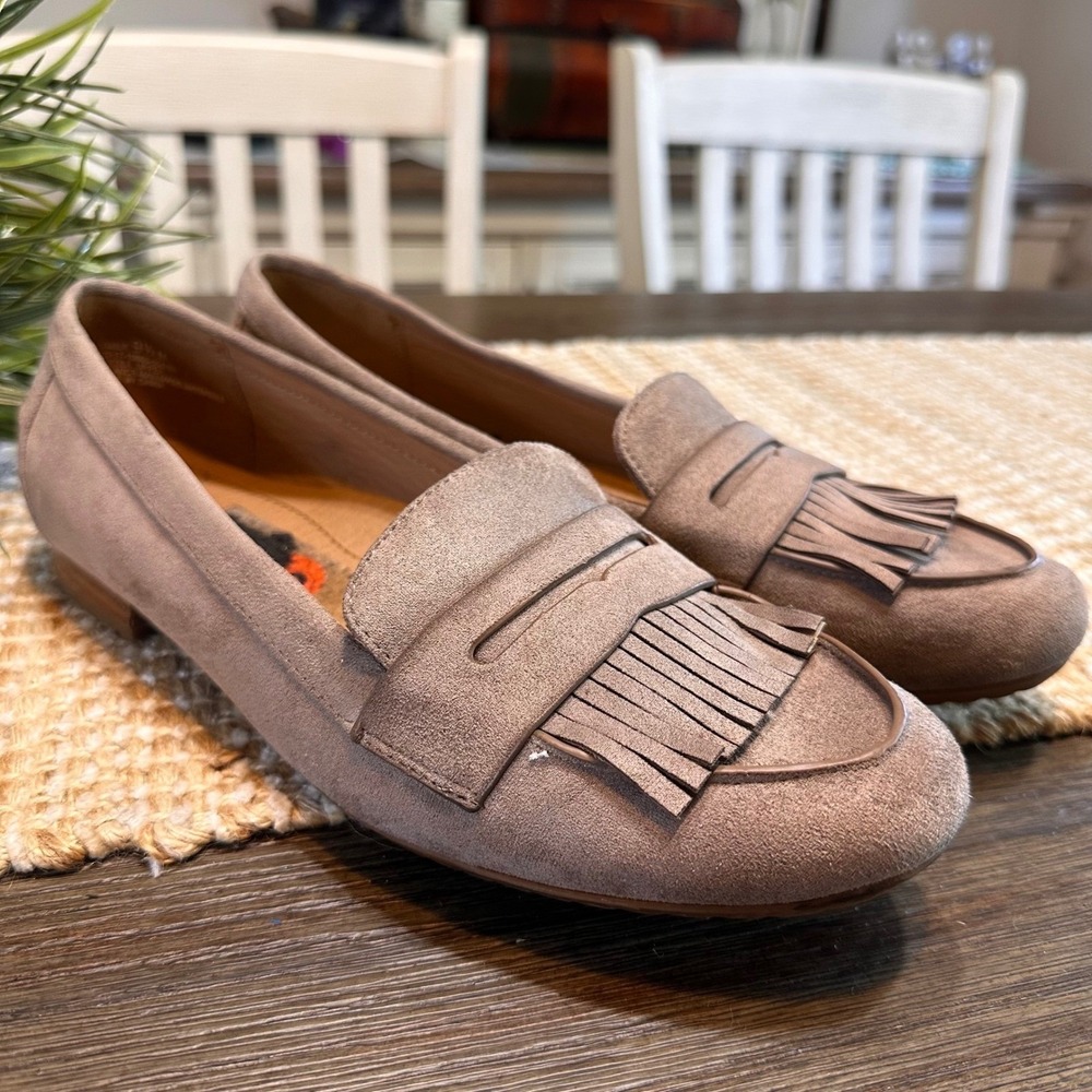 Baretraps Emalie Fringe Penny Loafer Flats 9.5M Taupe Brown‎ Casual Comfort